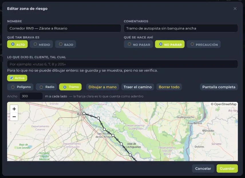 Pantalla Editar zona de riesgo: un tramo de la ruta 9 entre Zárate y Rosario dibujado en el mapa, con nivel alto y la regla no parar.